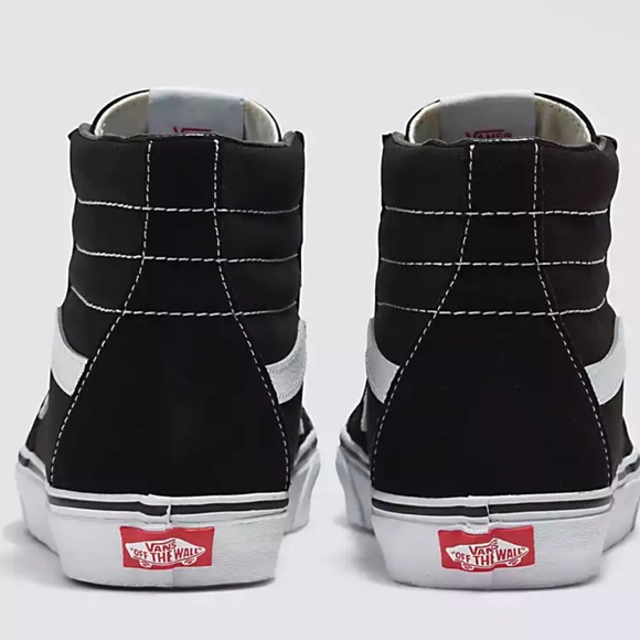 New in Box Vans SK8-Hi Boys Shoe in Black/Black/White Size 5M - Picture 2 of 10